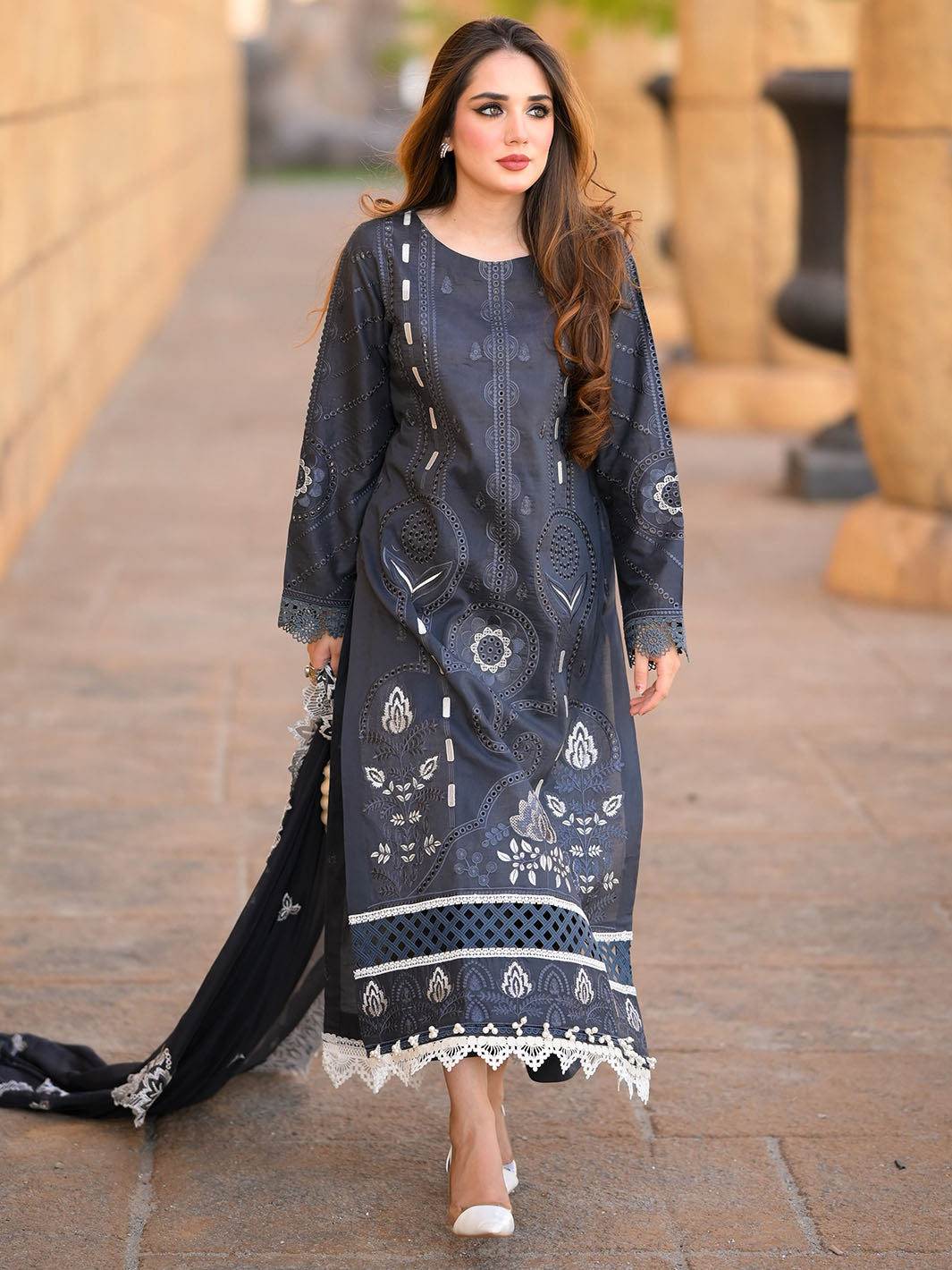 Mahnur Mahrukh Lawn Volume-1 Unstitched 3-Piece Suit - MLL-S24V2-07-LEVANA